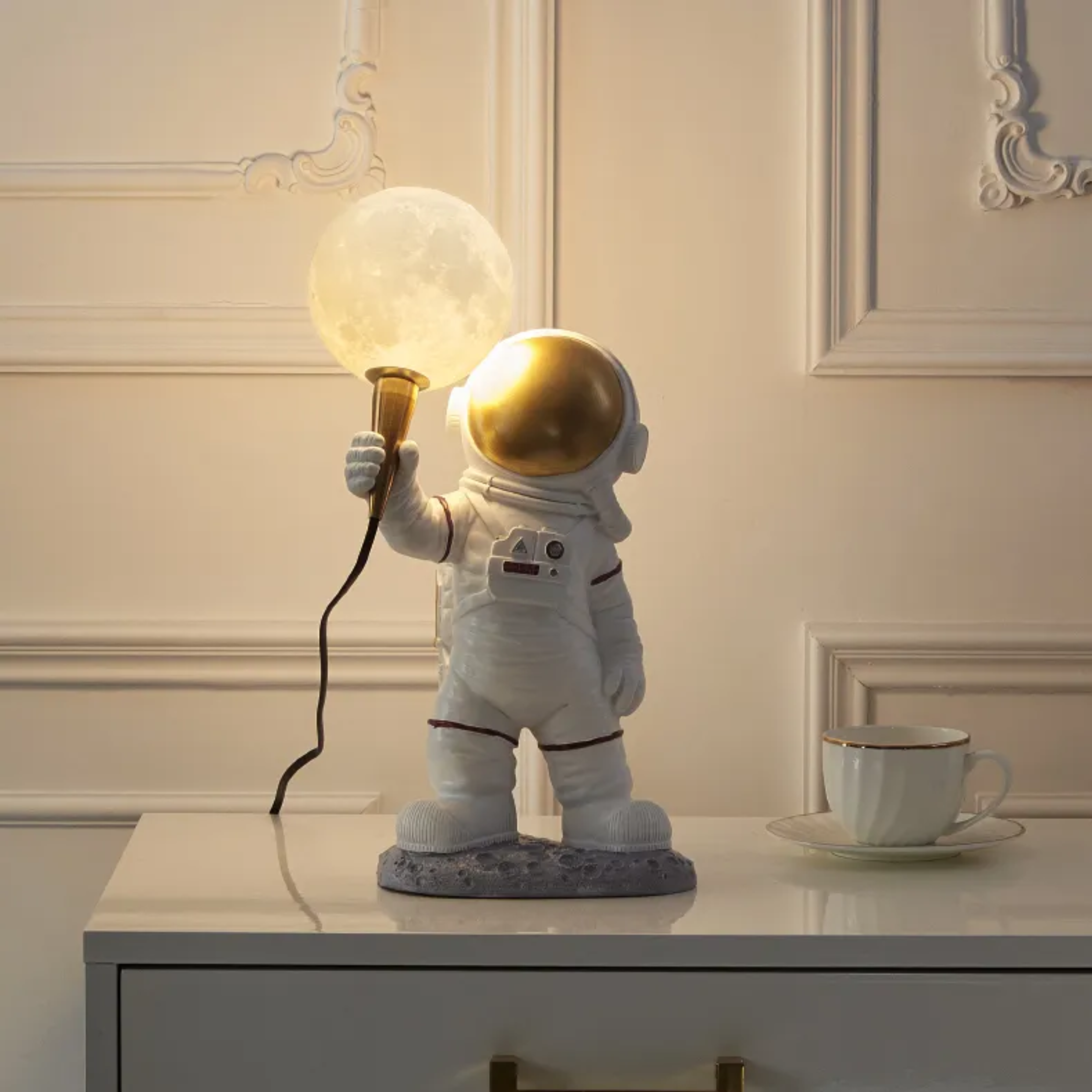 Astronaut Moon Lamp - Teenbatti